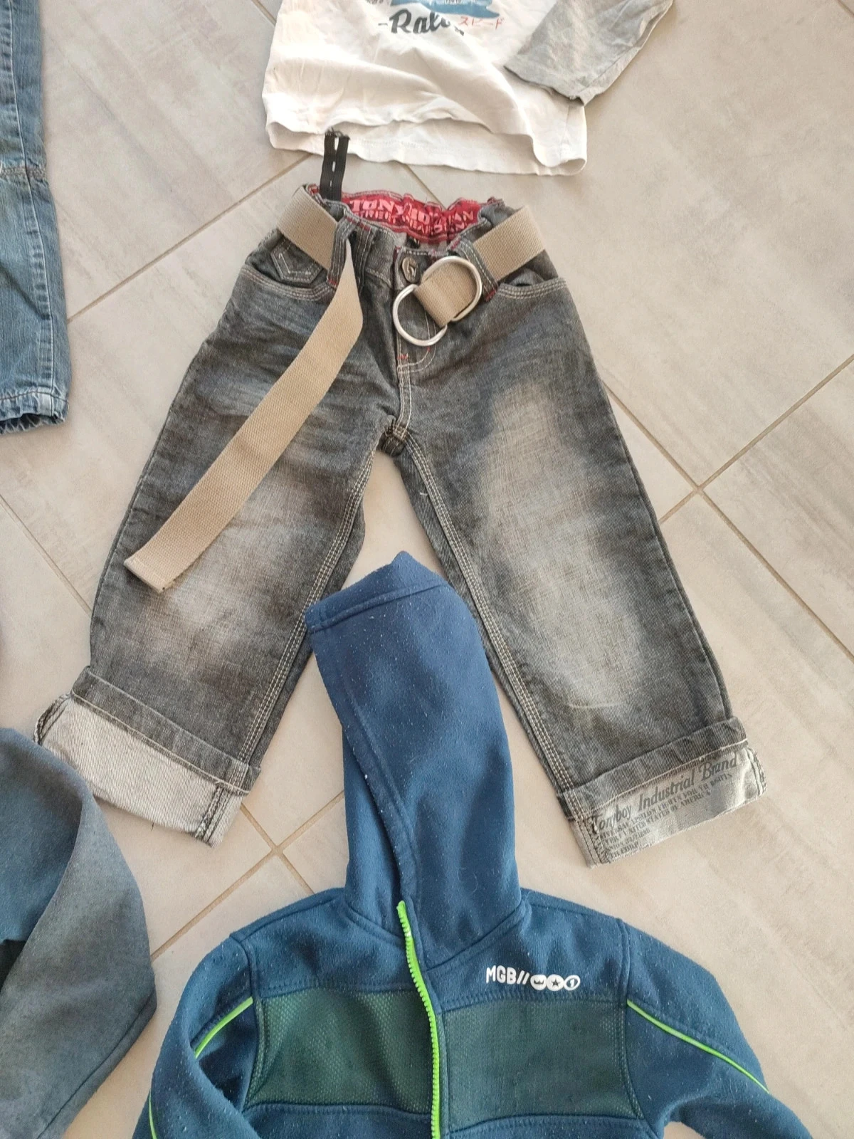 Lot de vêtements garçon 4 ans – photo 15